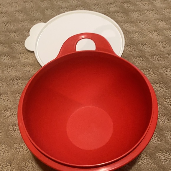 Tupperware 2 bowls EUC - Picture 7 of 10